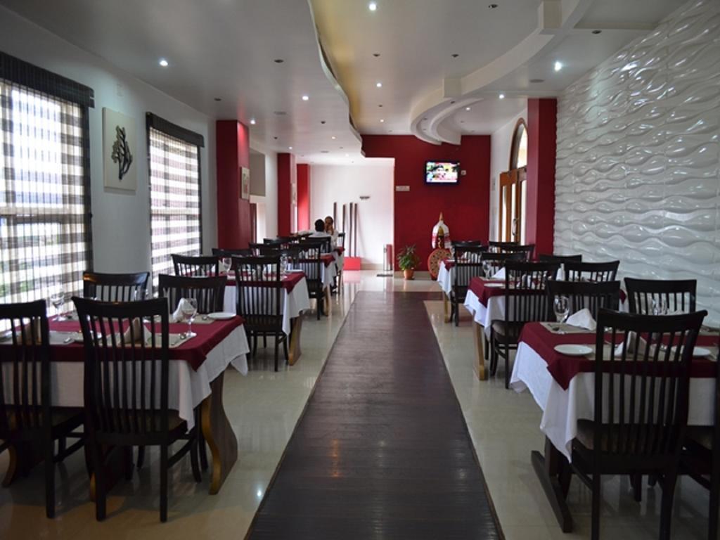 Hotel Rajdhani Regency Γουβαχάτι Εξωτερικό φωτογραφία