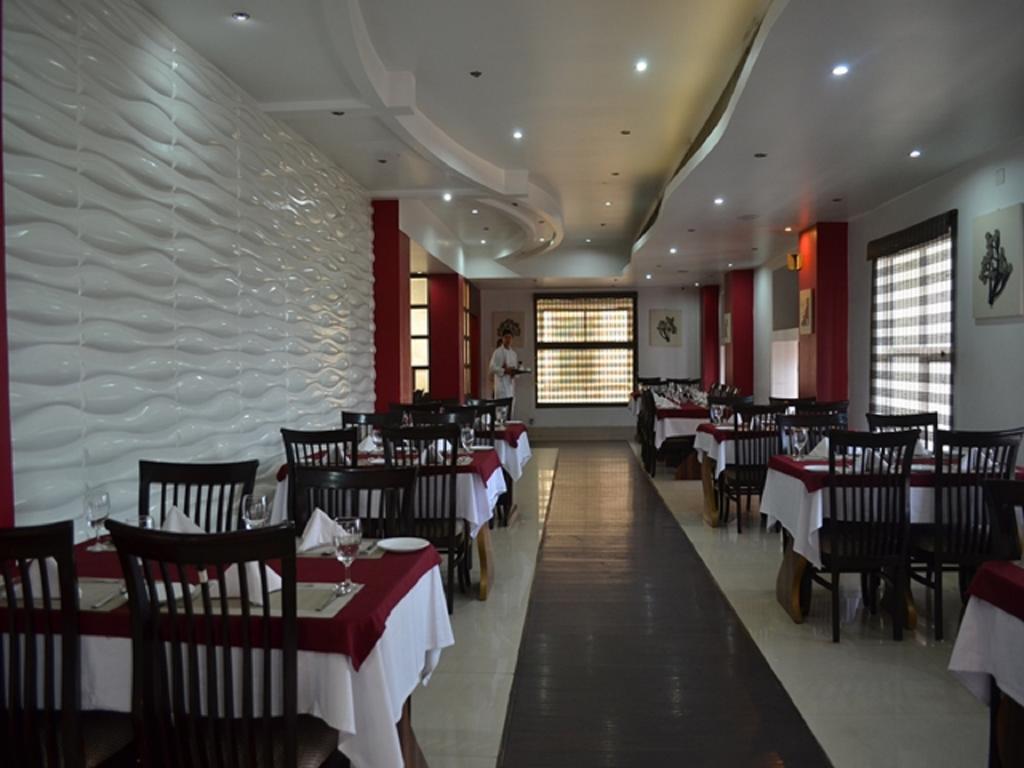 Hotel Rajdhani Regency Γουβαχάτι Εξωτερικό φωτογραφία