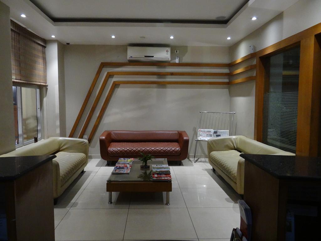Hotel Rajdhani Regency Γουβαχάτι Εξωτερικό φωτογραφία