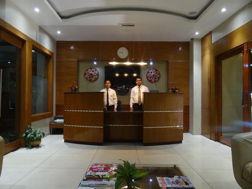 Hotel Rajdhani Regency Γουβαχάτι Εξωτερικό φωτογραφία